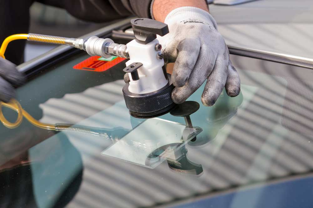 Windshield Repair vs Windshield Replacement